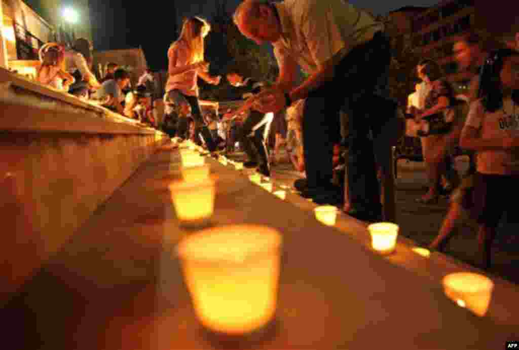 Kosovars light candles to mark the 10th anniversary of the 9/11 terror attacks on the United States, in capital Pristina, Kosovo, on Sunday, Sept. 11, 2011. ( AP Photo / Visar Kryeziu )