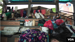 Los albergues creados en la zona fronteriza en Colombia dan resguardo a venezolanos que huyen de las balas, pero no les garantizan salir ilesos por el COVID-19.