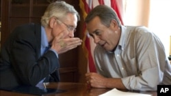 Harry Reid, vođa demokrata u Senatu i John Boehner, predsjedatelj Zastupničkog doma