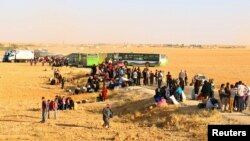 Syrian refugees arrive in Hama, Syria Aug. 3, 2017.