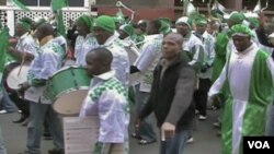 Pendukung fanatik timnas Nigeria melakukan parade di pusat kota Johannesburg.