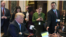 El presidente Donald Trump en una entrevista de radio en el complejo de la Casa Blanca en Washington, el martes 17 de octubre de 2017.