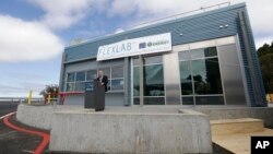 Cámaras enfocadas a ventanas y paredes ayudan a los científicos a evaluar la eficiencia energética de nuevos materiales.