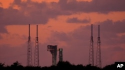 Kapsul Starliner milik Boeing tampak berada di atas roket Atlas V di landasan peluncuran di Cape Canaveral, Florida, pada 1 Juni 2024. (Foto: AP/Chris O'meara)