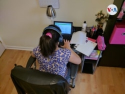 Los niños pasan entre 6 y 10 horas frente a una computadora debido a la pandemia según UNICEF. [Foto: Lenny Castro/VOA]