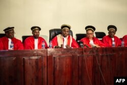 Judge Charles Ndayiragije (C), President of Burundi's constitutional court, speaks during the final announcements of the country's general and presidential elections in Bujumbura, June 4, 2020.