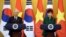 박근혜 한국 대통령(오른쪽)과 응웬 푸 쫑 베트남 서기장이 2일 청와대에서 열린 공동기자회견에서 회담 결과를 발표하고 있다.