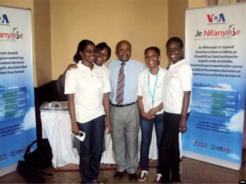 VOA Swahili Service Chief, Mwamoyo Hamza with the Show Team for "Je Nifanyeje? What Shall I Do?&rdquo;