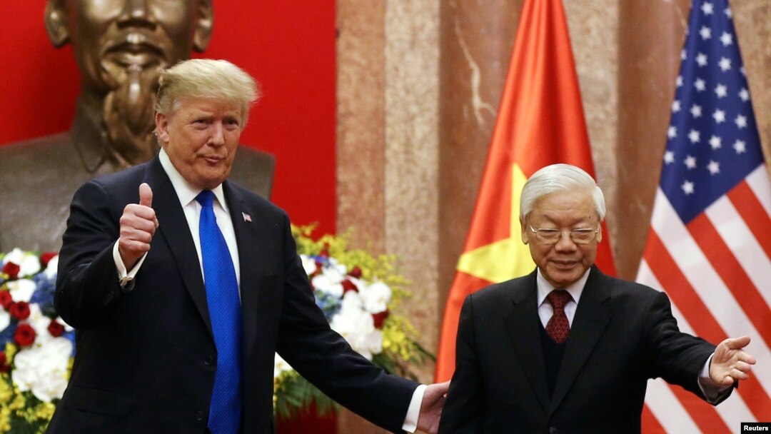 Tổng bí thư-Chủ tịch nước Việt Nam Nguyễn Phú Trọng và Tổng thống Mỹ Donald Trump tại Hà Nội hôm 27/2. Theo các chuyên gia, ông Trọng sẽ không tới thăm Mỹ trong năm nay vì lý do sức khỏe.