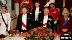 Britain's Catherine, Princess of Wales, President of South Korea Yoon Suk Yeol, Britain's King Charles III and Queen Camilla attend the state banquet at Buckingham Palace in London, Nov. 21, 2023. 