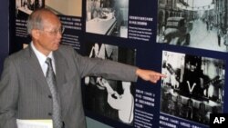 林政则手指在中山堂举行日本投降典礼的照片