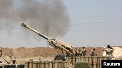 Iraqi security forces fire artillery during clashes with Sunni militant group Islamic State of Iraq and the Levant (ISIL) on the outskirts of the town of Udaim in Diyala province, June 22, 2014.