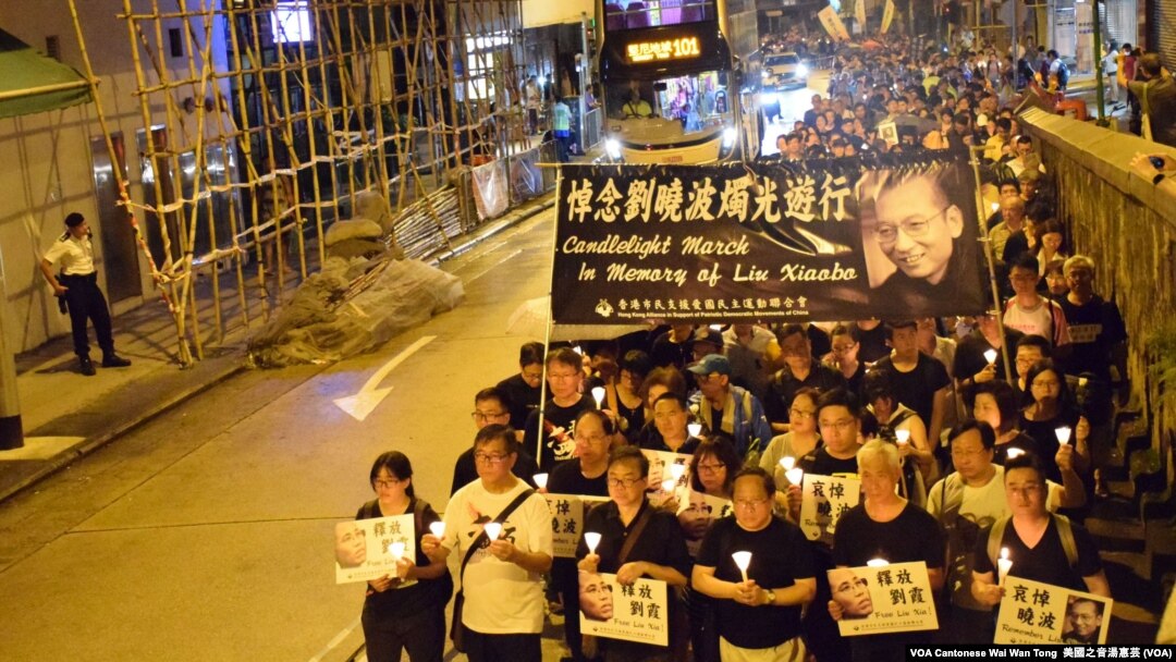 香港悼念劉曉波燭光靜默遊行 (資料照，美國之音湯惠芸拍攝)