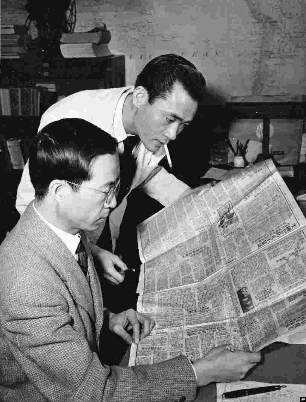 老照片回顾：美国之音中文广播70年