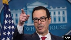 Menteri Keuangan Amerika Steve Mnuchin sedang berbicara pada konferensi pers di Gedung Putih di Washington, DC, 29 Juni 2017. Kementerian Keuangan AS mengenakan sanksi Selasa (21/11) pada 13 organisasi China dan Korut karena membantu Pyongyang menghindari pelarangan nuklir.