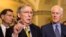 Pemimpin Mayoritas Senat Partai Republik, Mitch McConnell mengakui kekalahan atas kegagalan memperpanjang program pemantauan pemerintah AS (foto: dok).