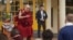 Dalai Lama dalam pertemuan dengan warga asing yang mengunjungi Dharamshala, India (foto: dok). 