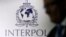 Logo Interpol di sebuah fasilitas riset di Singapura. (Foto: Dok)