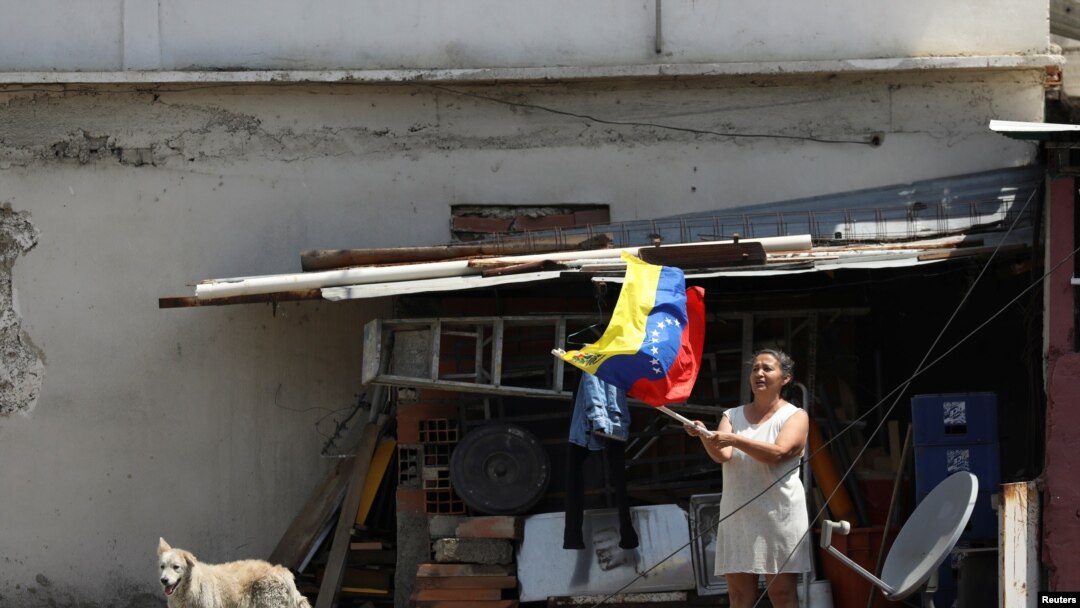 Una organización sin fines de lucro se dedica a buscar soluciones a las necesidades venezolanas.
