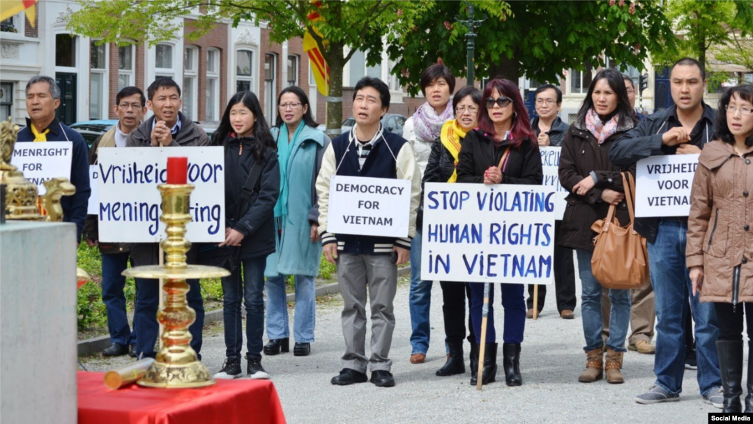 Một cuộc tuần hành vì nhân quyền cho Việt Nam của cộng đồng người Việt tại Canada. (Ảnh chụp từ Youtube Thu Tran)