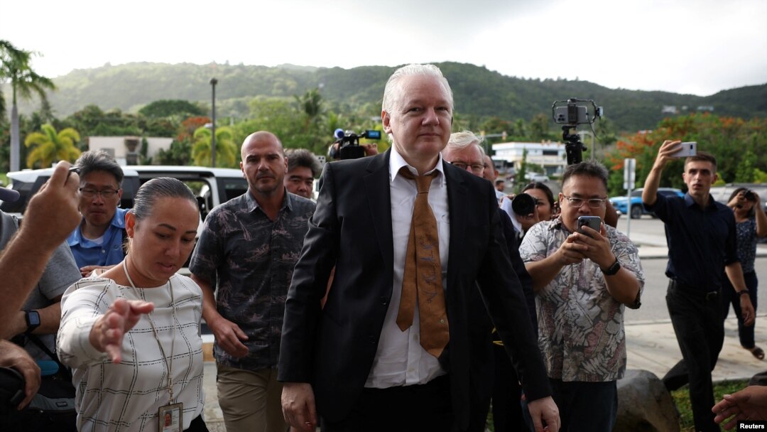 Džulijan Asanž dolazi u sud u Sajpanu, 26. jun 2024. (Foto:REUTERS/Kim Hong-Ji)