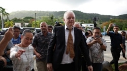 Julian Assange arrive au tribunal fédéral américain de Saipan, dans les îles américaines Mariannes du Nord.