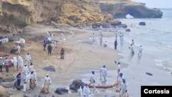 La fiscalía peruana investiga un derrame de petroleo en la playa Las Capullanas, Talara, en el noroeste del país ocurrido el sábado 21 de diciembre de 2024. [Foto: Cortesía Ministerio Público]