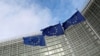 FILE: Bendera Uni Eropa berkibar di luar Komisi Eropa di Brussels, Belgia 8 November 2023. (REUTERS/Yves Herman)