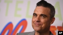 Penyanyi pop asal Inggris Robbie Williams merilis serial dokumenter seputar kehidupannya beberapa waktu lalu di London. (Foto: Jordan Strauss/Invision/AP)