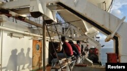 Passengers aboard the KM Pangrango from Ambon to Banda Neira. (K. Varagur/VOA)