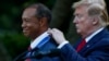 Presiden Donald Trump menganugerahkan tanda jasa "Presidential Medal of Freedom" kepada pegolf Tiger Woods, di Taman Bunga Mawar, Gedung Putih, Washington D.C., 6 Mei 2019. 