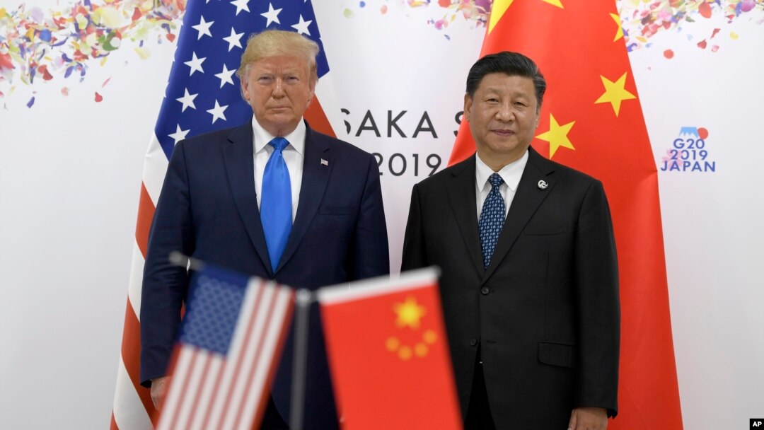 Presiden AS Donald Trump dalam pertemuan dengan Presiden China Xi Jinping di sela KTT G20 di Osaka, Jepang 29 Juni 2019 (foto: dok). 