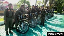 Anggota Banser NU siap mengamankan Natal di berbagai daerah di Jawa Timur (Foto: VOA/Petrus)