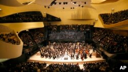 The Paris Philharmonie’s main concert hall can seat 2,400 on sweeping balconies surrounding the center stage. 