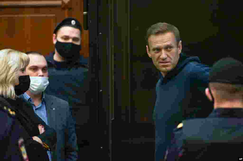 دو روز بعد از تظاهرات در شهرهای روسیه، امروز دادستانی مسکو، الکسی نوالنی را به دادگاه برد. او رهبر مخالفان پوتین است. 