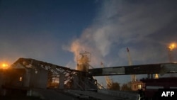 Строение в одном из украинских портов на Дунае, поврежденное в ходе российского обстрела с применением дронов. Август 2023 г. (архивное фото) 