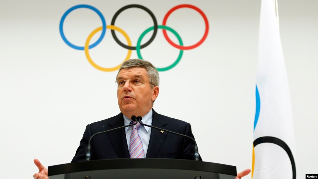 Presiden Komite Olimpiade Internasional (IOC), Thomas Bach saat mengumumkan Lausanne, Swiss sebagai tuan rumah Olimpiade musim dingin 2022 (foto: dok). Paris menawarkan diri untuk bersaing sebagai tuan rumah Olimpiade musim panas 2024.