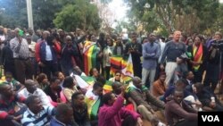 Protesters singing outside the Harare Magistrate courts