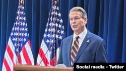 د متحدو ایالتونو د مالیې وزیر سکاټ بیسنټ