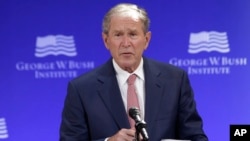 ທ່ານ George W. Bush ກ່າວ​ຄໍາ​ປາ​ໄສ ​ຢູ່​ກອງ​ປະຊຸມ ສົນທະນາກ່ຽວກັບ​ເສລີພາບ, ຕະຫລາດ​ເສລີ ​ແລະ​ຄວາມໝັ້ນຄົງ​ ຂອງ​ສະ​ຖາບັນ Bush ​ທີ່ນະຄອນນິວຢ​ອກ​ ໃນ​ວັນ​ພະຫັດ​ ທີ 19 ຕຸລາ, 2017