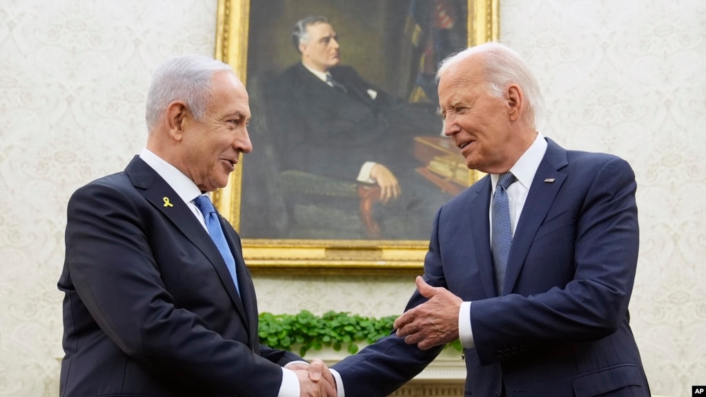 Tổng thống Joe Biden (phải) gặp Thủ tướng Israel Benjamin Netanyahu tại Phòng Bầu dục của Nhà Trắng ở Washington, ngày 25/7/2024.