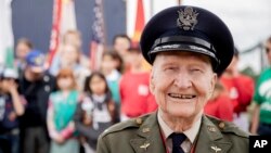Los berlineses celebraban el domingo el 70 aniversario del día en el que los soviéticos levantaron el bloqueo que asfixiaba al Berlín Occidental en los años posteriores a la II Guerra Mundial, con una gran fiesta en el antiguo aeropuerto de Tempelhof en la capital alemana.