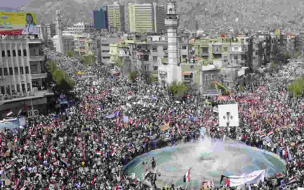Tens of thousands of Syrians gather for a pro-government rally at the central bank square in Damascus March 29, 2011. Syrian President Bashar al-Assad accepted his government's resignation on Tuesday after nearly two weeks of pro-democracy unrest that has