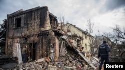 基辅一处被俄罗斯导弹炸毁的民宅