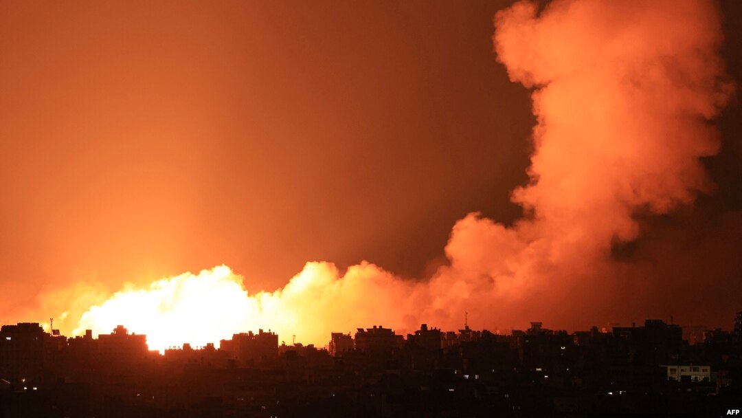Pesawat-pesawat tempur Israel terus membombardir Jalur Gaza hari Selasa malam (10/10). 