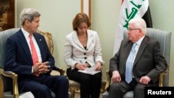 El secretario de Estado, de EE.UU., John Kerry, visitó Irak para reunirse con el presidente Fuad Masum, con quien conversó de la necesidad de enfrentar conjuntamente al grupo Estado islámico.