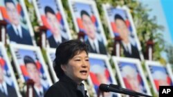 Južnokorejska predsednica Park Geun-hje govori povodom treće godišnjice potapanja južnokorejskog ratnog broda Čeonan, za koje je osumnjičena Severna Koreja