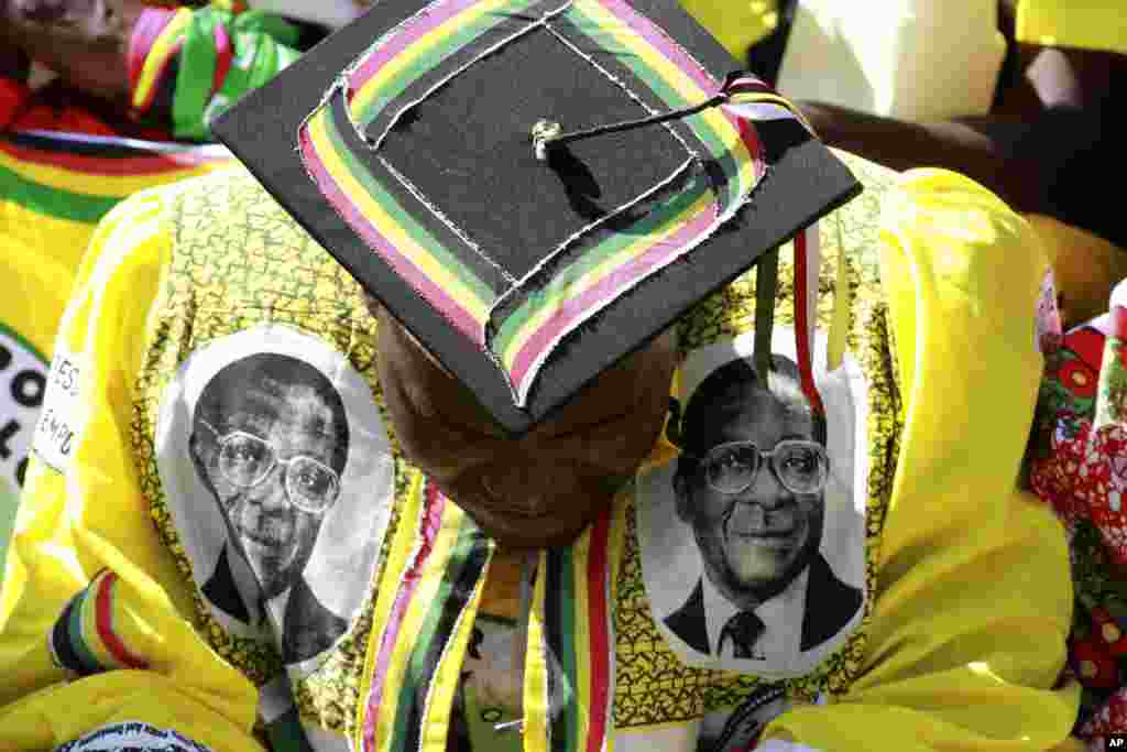 A supporter of Zimbabwean President Robert Mugabe attends his inauguration in Harare, August 22, 2013. 