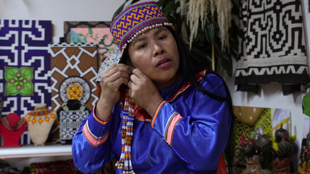 Peruvian Women Heal Themselves with Song, Art