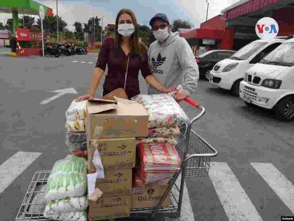 Diana Gutiérrez convocó a sus familiares y amigos para unirse y llevar alimentos a las personas más necesitadas en Bogotá. [Foto: Diana Gutiérrez]